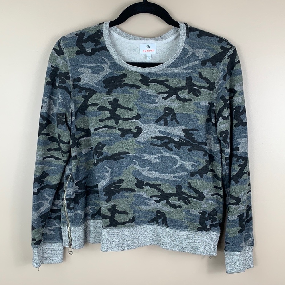 Anthropologie Sundry Camo long sleeve sweatshirt sz sm